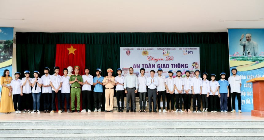 PTI phối hợp cùng Thủy đoàn I hướng dẫn lái xe an toàn cho học sinh Quảng Ninh 