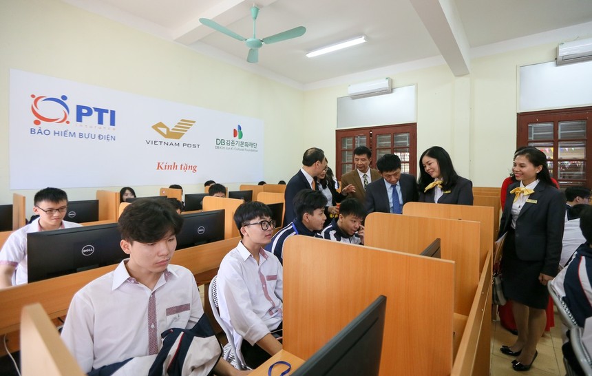 PTI tiếp tục trao tặng phòng máy tính cho Trường THPT Việt Bắc, Lạng Sơn 