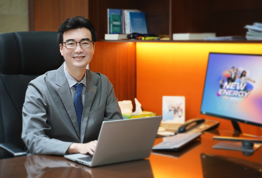 Tân CEO Hanwha Life Việt Nam nhấn mạnh tầm quan trọng của việc thực hiện các cam kết đối với khách hàng, đa dạng hóa sản phẩm và mở rộng các hoạt động hợp tác kinh doanh nhằm giúp công ty ngày một tăng trưởng.