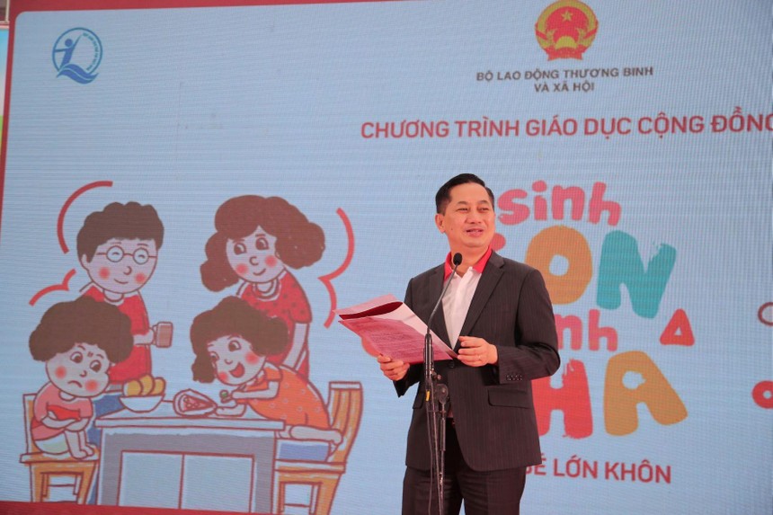 Đại diện từ Generali Việt Nam, ông Trần Văn Vàng, chia sẻ về những mục tiêu và kết quả tích cực của chương trình “Sinh Con, Sinh Cha” và sứ mệnh trở thành “Người bạn Trọn đời” của hàng triệu gia đình Việt của Generali. 