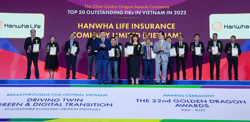 Hanwha Life Việt Nam được vinh danh “Dịch vụ bảo hiểm đáng tin cậy 2022”