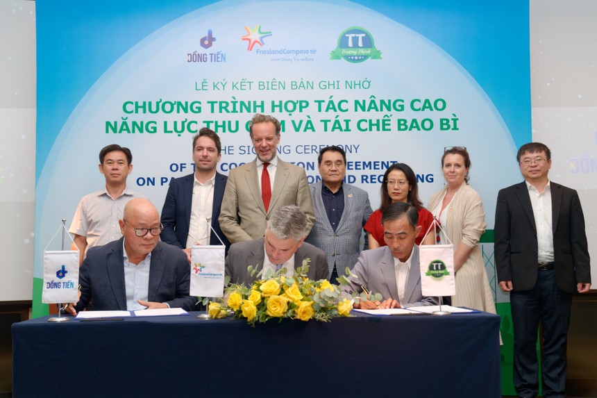 FrieslandCampina Việt Nam hợp tác với Trường Thịnh và Đồng Tiến thực thi trách nhiệm mở rộng của nhà sản xuất 