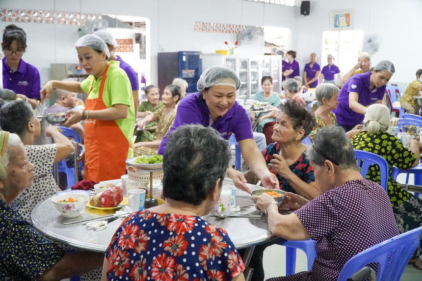 Mondelez Kinh Đô Việt Nam cung cấp hơn 27.000 thùng bánh kẹo đến cộng đồng thông qua Foodbank Việt Nam