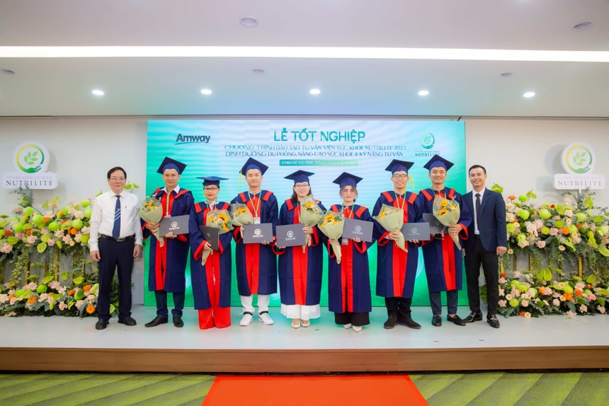 182 học viên của Amway Việt Nam tốt nghiệp lớp tư vấn viên sức khỏe dinh dưỡng