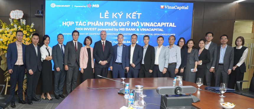 Lễ ký kết hợp tác triển khai phân phối sản phẩm chứng chỉ quỹ giữa Công ty cổ phần Digi Invest và Công ty Quản lý Quỹ VinaCapital