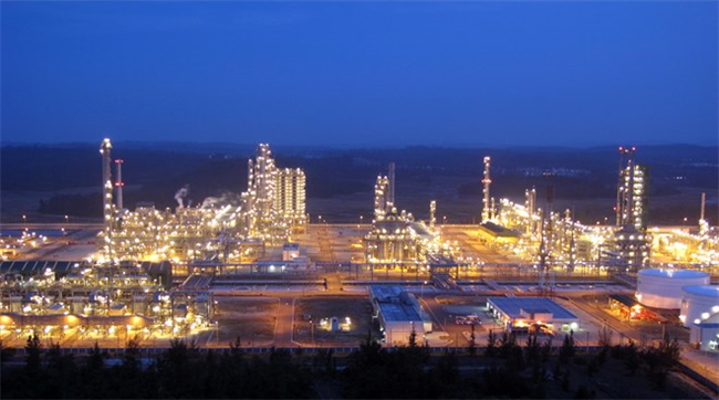 Gazprom Neft muốn mua 49% cổ phần Công ty Lọc hóa dầu Bình Sơn 