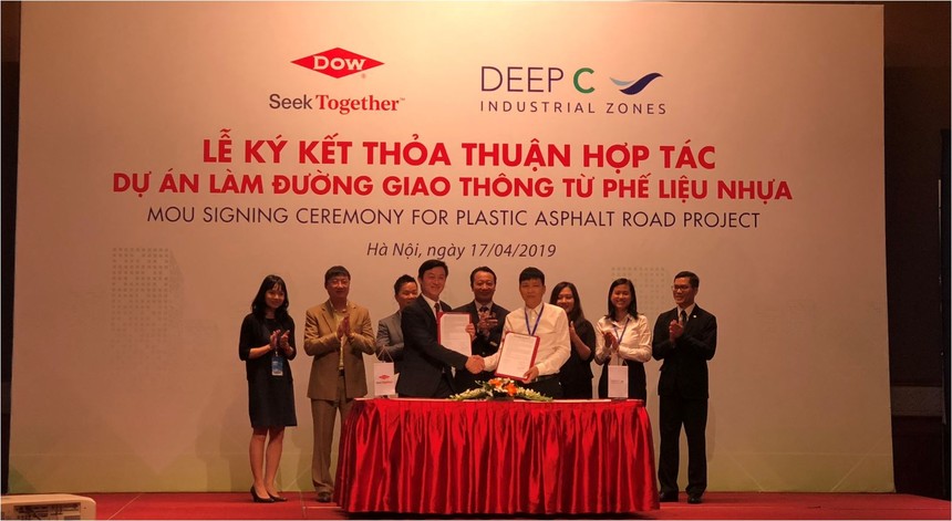 Dow và DEEP C hợp tác xây dựng đường giao thông từ phế liệu nhựa đầu tiên tại Việt Nam