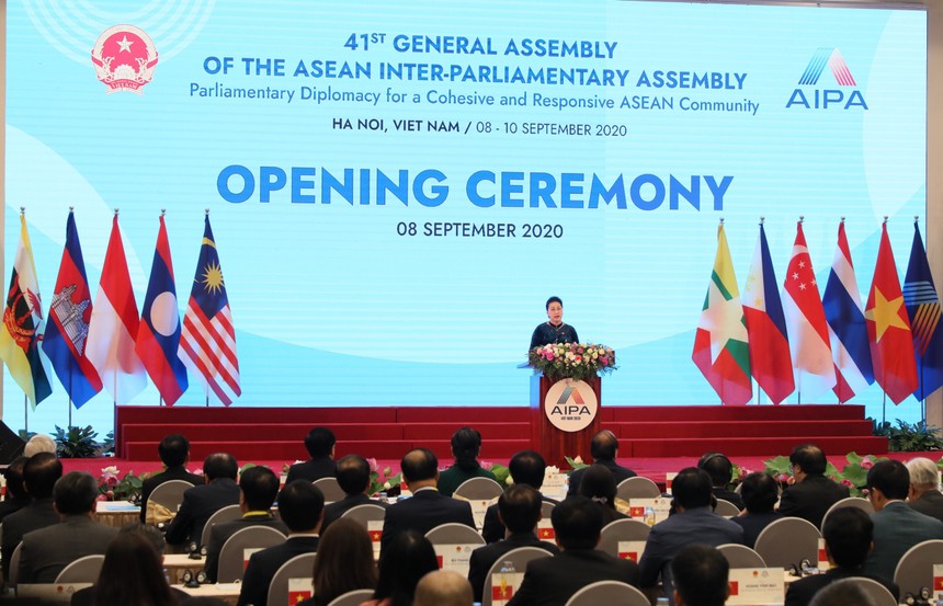 Phát biểu tại phiên khai mạc, Chủ tịch Quốc hội Việt Nam Nguyễn Thị Kim Ngân, Chủ tịch AIPA 41 nhấn mạnh tinh thần trách nhiệm, thấu hiểu và chia sẻ trong AIPA.