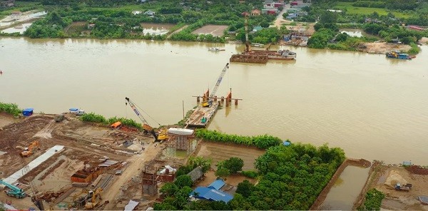 Toàn cảnh thi công công trình cầu Quang Thanh kết nối huyện An Lão với huyện Thanh Hà, tỉnh Hải Dương. Ảnh: Hồng Phong.