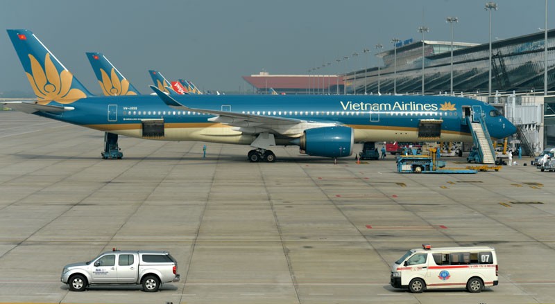 Hiện nay, một số hãng hàng không trong nước như Vietnam Airlines vẫn duy trì hoạt động thường xuyên trên mạng bay quốc tế qua các chuyến bay đưa công dân hồi hương, vận chuyển hàng hóa và chở hành khách một chiều từ Việt Nam ra nước ngoài.