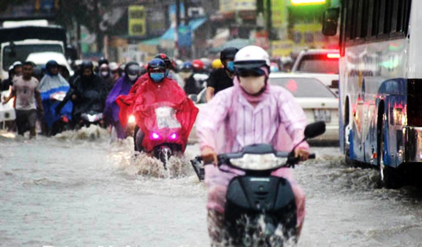 Do chưa thể thực hiện các dự án nên tình trạng ngập nước khi trời mưa vẫn diễn ra ở một số điểm tại TP. Biên Hoà. Ảnh: Phạm Tùng
