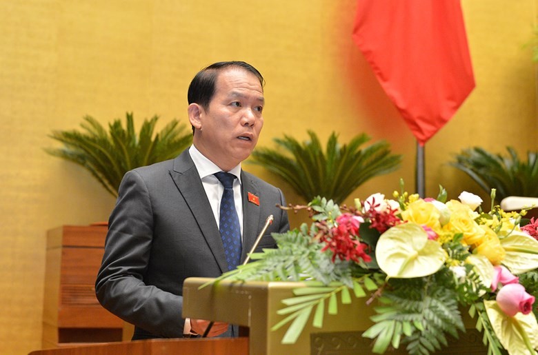 Chủ nhiệm Ủy ban Pháp luật Hoàng Thanh Tùng trình bày báo cáo tiếp thu, giải trình dự án luật.