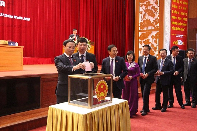 HĐND tỉnh Quảng Ninh khóa XIII tiến hành bỏ phiếu bầu chức danh Chù tịch UBND tỉnh đối với ông Nguyễn Tường Văn