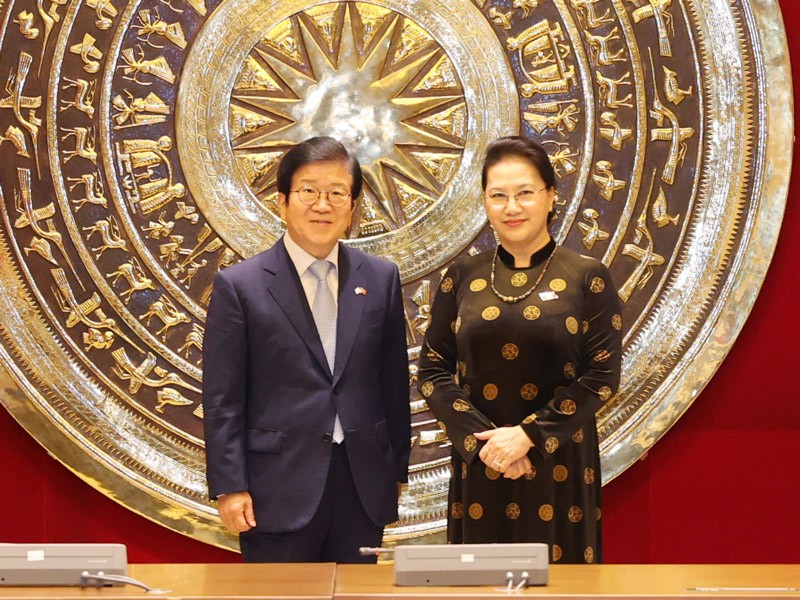 Chủ tịch Quốc hội Nguyễn Thị Kim Ngân đón tiếp Chủ tịch Quốc hội Hàn Quốc Park Byeong Seug.
