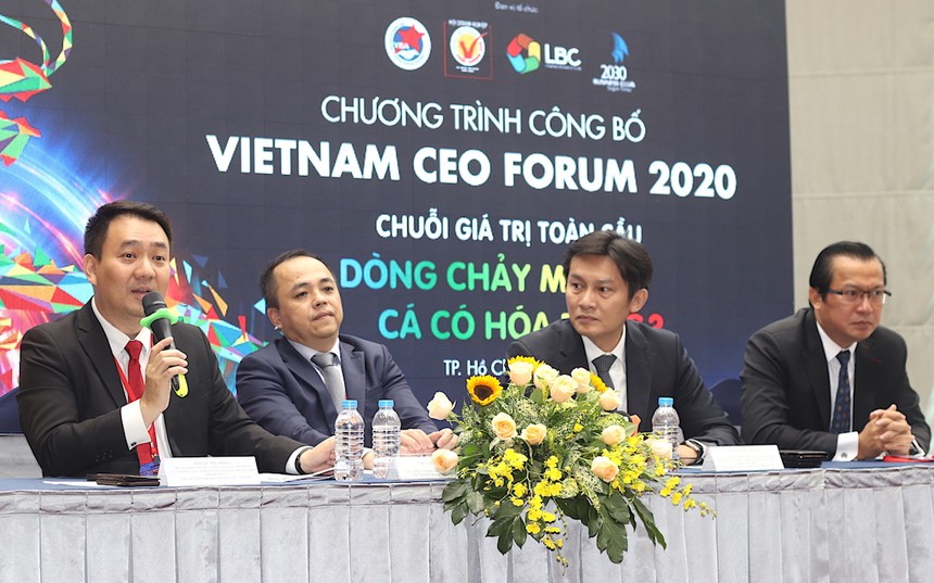 Ông Lê Trí Thông (ngoài cùng bên trái) chia sẻ tại buổi công bố Việt Nam CEO Forum 2020 (Ảnh: HP).