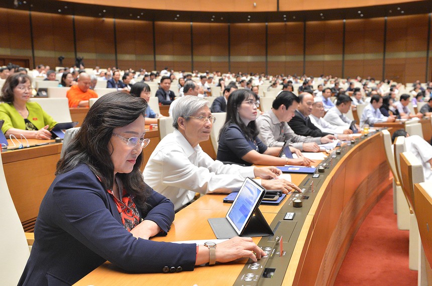 Quốc hội biểu quyết thông qua Luật Người Việt Nam đi làm việc ở nước ngoài theo hợp đồng (sửa đổi)