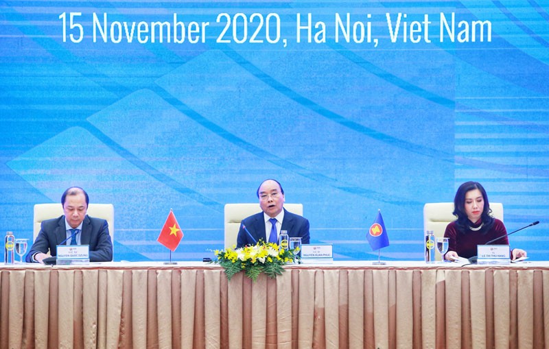 Thủ tướng Nguyễn Xuân Phúc chủ trì họp báo quốc tế về kết quả Hội nghị Cấp cao ASEAN lần thứ 37 và các hội nghị cấp cao liên quan (Ảnh: Đức Thanh)