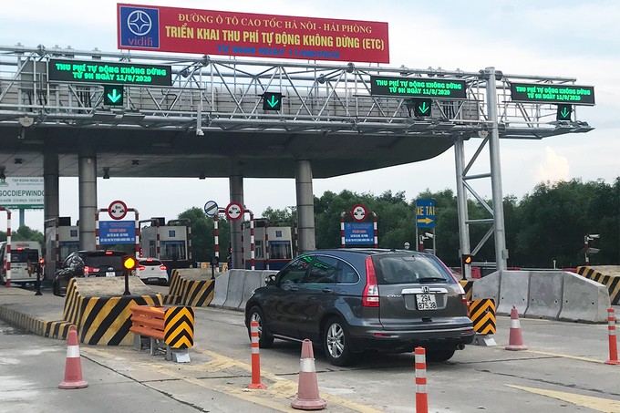 Các trạm thu phí trên cao tốc Hà Nội - Hải Phòng đã bắt đầu áp dụng hệ thống thu phí không dừng cho xe dán thẻ VETC từ tháng 8/2020.