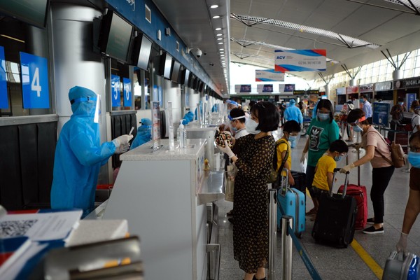 Thành phố Đà Nẵng duy trì kiểm tra y tế tại sân bay.