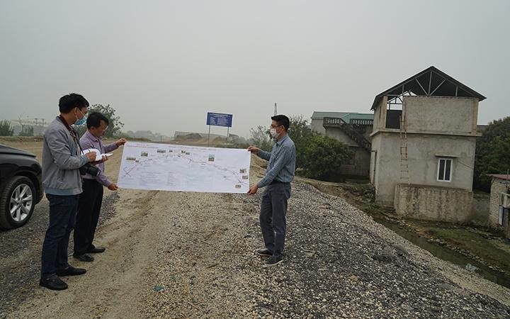 Nhiều vị trí trên 2 dự án thành phần cao tốc Bắc - Nam qua Ninh Bình hiện vẫn chưa thể bàn giao mặt bằng.