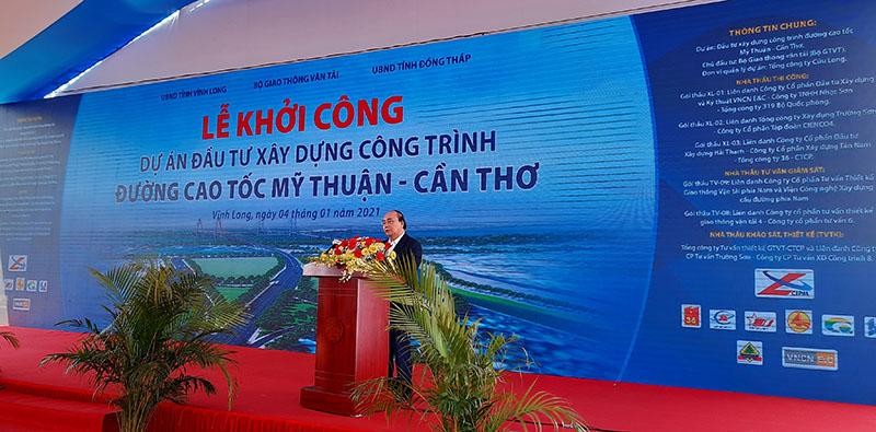 Thủ tướng Chính phủ Nguyễn Xuân Phúc phát biểu tại Lễ khởi công Dự án đầu tư xây dựng đường cao tốc Mỹ Thuận - Cần Thơ.