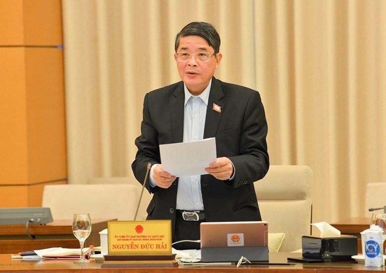 Chủ nhiệm Ủy ban Tài chính - ngân sách Nguyễn Đức Hải báo cáo thẩm tra. 