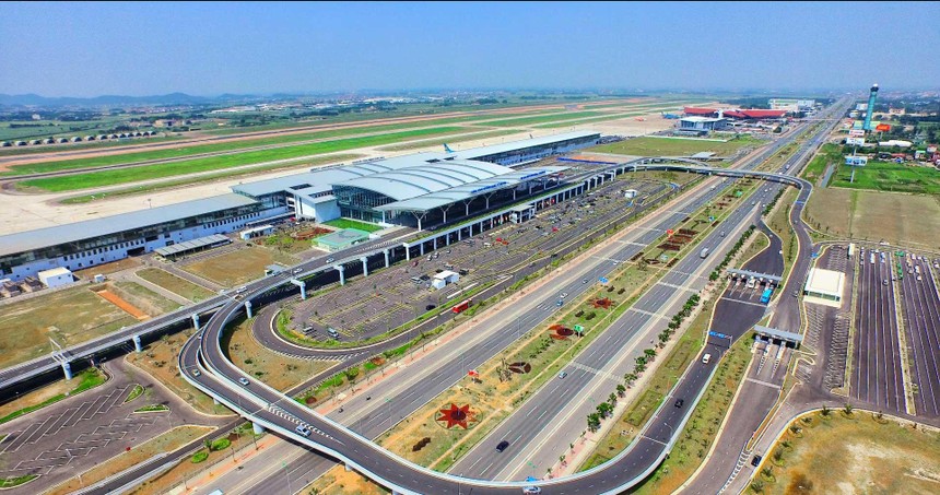 Cảng hàng không quốc tế Nội Bài đang được tiến hành điều chỉnh quy hoạch để đạt công suất 100 triệu hành khách vào năm 2050.