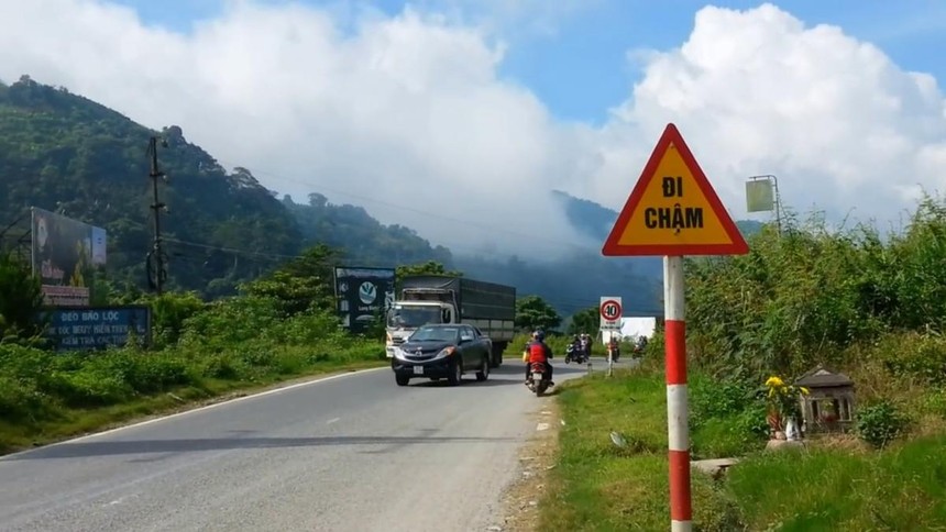 Một đoạn Quốc lộ 20 qua đèo Bảo Lộc.