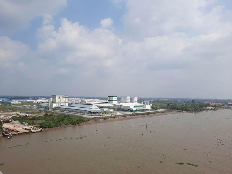 Khu công nghiệp Bình Minh (Vĩnh Long) nhìn từ sông Hậu