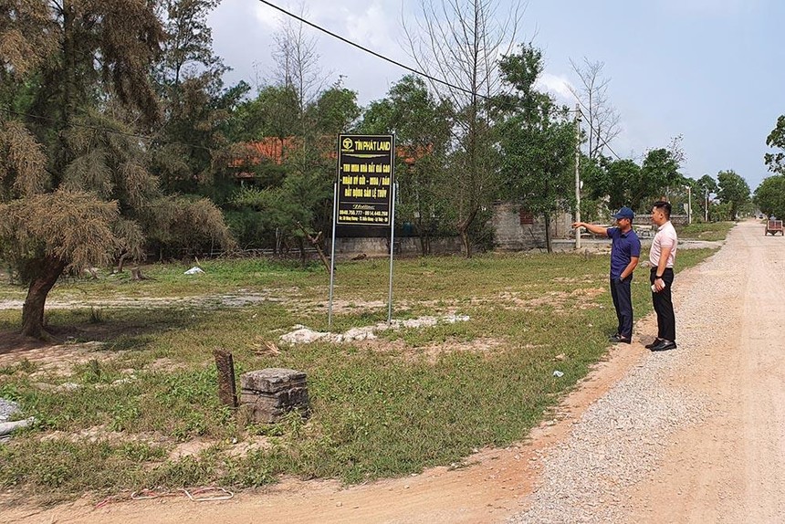 Nhà đầu tư đang đổ xô tìm mua các lô đất dọc 2 bên tuyến đường liên thôn của xã Ngư Thủy Bắc (huyện Lệ Thủy, Quảng Bình)