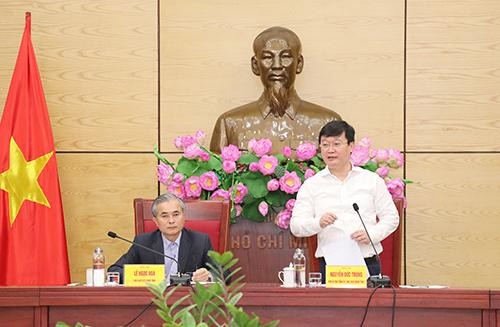 Chủ tịch UBND tỉnh Nghệ An Nguyễn Đức Trung chủ trì và phát biểu tại cuộc họp