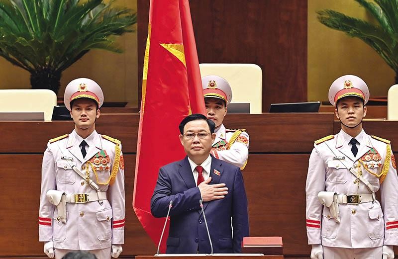 Ông Vương Đình Huệ, tân Chủ tịch Quốc hội tuyên thệ. Ảnh: Quang Anh