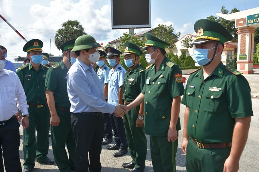 Bộ trưởng Bộ Y tế Nguyễn Thanh Long kiểm tra công tác chống dịch Covid-19 tại biên giới tỉnh An Giang