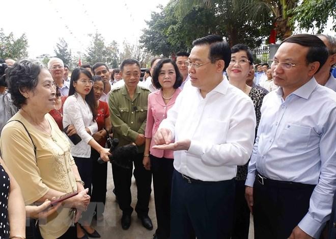 Chủ tịch Quốc hội Vương Đình Huệ kiểm tra công tác chuẩn bị bầu cử ở Quảng Ninh.