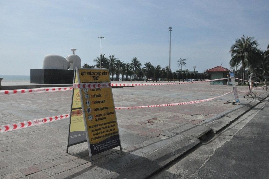 Thành phố Đà Nẵng đã cấm hoạt động tắm biển.