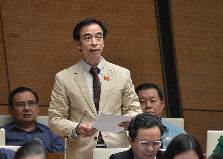 Hiện tại các cơ quan chức năng vẫn chưa xem xét tư cách đại biểu Quốc hội khóa XIV đối với ông Nguyễn Quang Tuấn. 