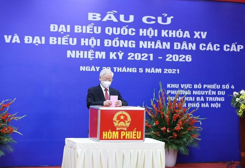 Tổng Bí thư Nguyễn Phú Trọng bỏ phiếu bầu đại biểu Quốc hội khóa XV và đại biểu HĐND các cấp nhiệm kỳ 2021-2026.