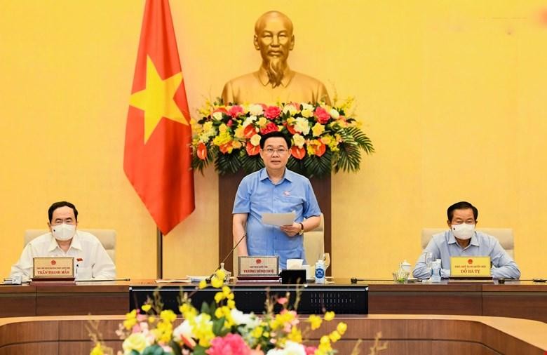 Chủ tịch Quốc hội Vương Đình Huệ phát biểu tại phiên họp (Ảnh Quochoi.vn).