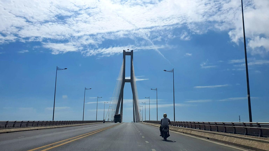 Cầu Nhật Lệ 2 bắc qua sông Nhật Lệ tại TP. Đồng Hới, Quảng Bình.