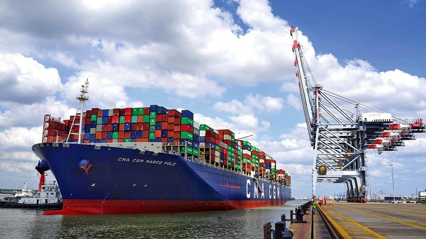Tàu chở container siêu lớn của CMA - CGM cập cảng Cái Mép - Thị Vải.
