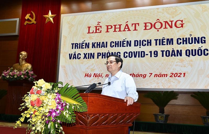 Thủ tướng Phạm Minh Chính phát động triển khai Chiến dịch tiêm chủng vaccine phòng chống Covid-19 trên toàn quốc. (Ảnh: Nhật Bắc)
