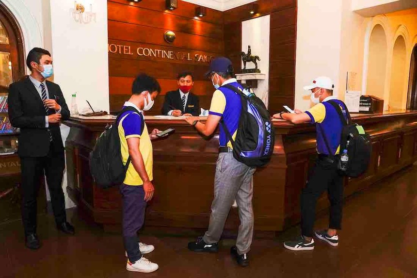 Nhân viên y tế tình nguyện đến nhận phòng tại khách sạn Continental Saigon vào đầu tháng 7/2021 (Ảnh: Saigontourist).