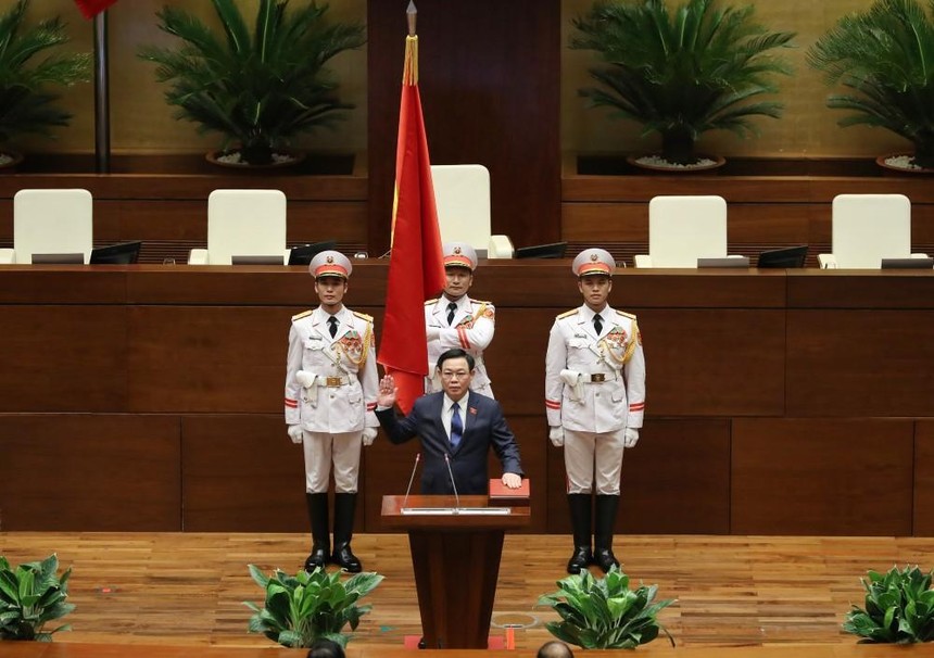 Ông Vương Đình Huệ tuyên thệ nhậm chức Chủ tịch Quốc hội khóa XV, chiều 20/7 (Ảnh: Duy Linh)