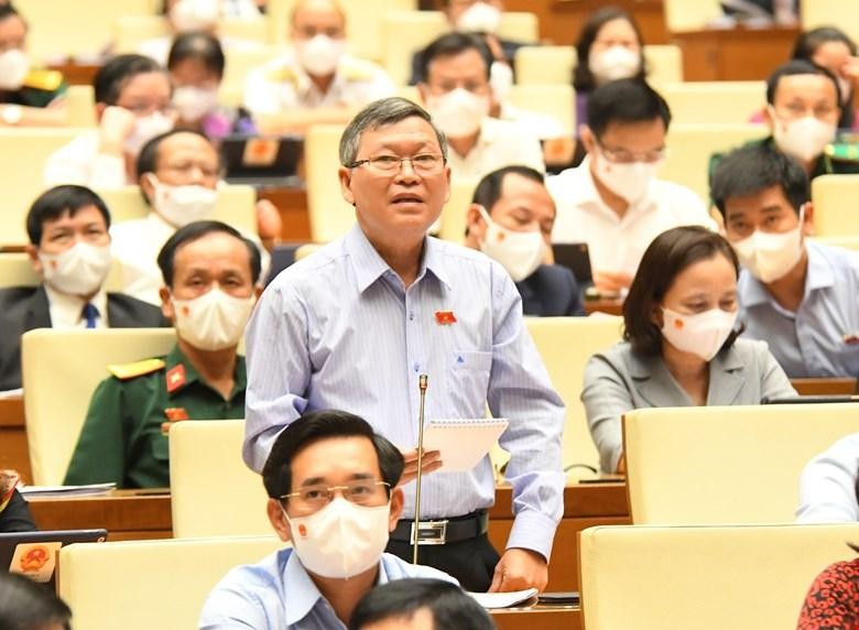 Đại biểu Tô Văn Tám (Kon Tum) phát biểu tại hội trường (Ảnh Quochoi.vn).