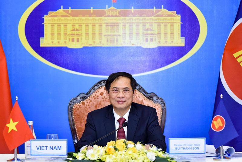 Bộ trưởng Ngoại giao Bùi Thanh Sơn dẫn đầu Việt Nam tham dự các Hội nghị Bộ trưởng Ngoại giao trong khuôn khổ ASEAN và giữa ASEAN với các đối tác