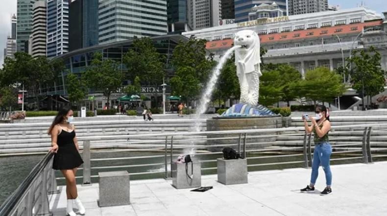 Du khách từ Hong Kong và Macao có thể đăng ký nhập cảnh Singapore ngay lập tức và được phép nhập cảnh vào Singapore ngay từ ngày 26/8 tới. Ảnh: AFP