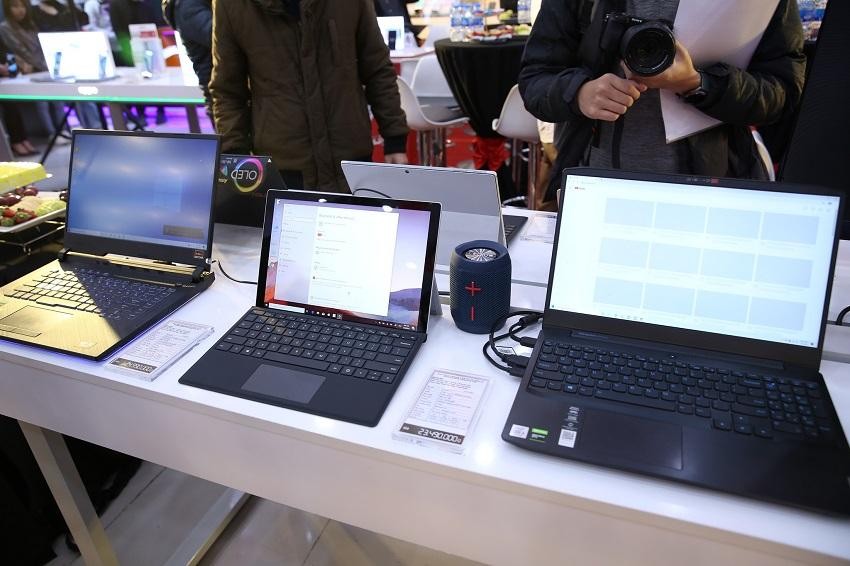 Đại diện các hệ thống bán lẻ cho rằng, tình trạng tăng giá và thiếu hàng laptop chỉ có thể ổn định lại sớm nhất vào cuối năm 2021 hoặc đầu năm 2022.