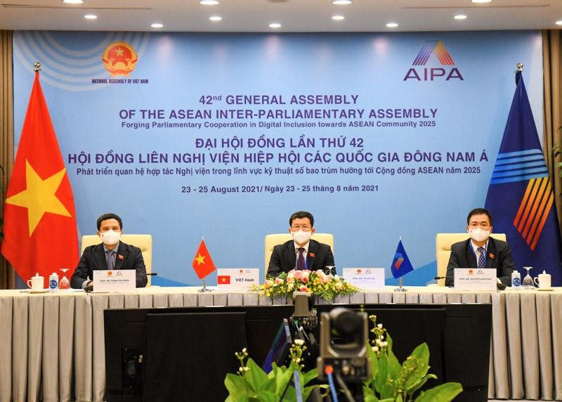 Đoàn đại biểu Quốc hội Việt Nam tham dự phiên họp của Ủy ban Chính trị tại AIPA 42.