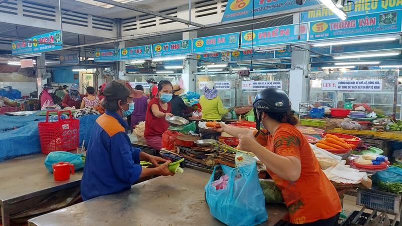 Thành phố Đà Nẵng từng bước khôi phục hoạt động chợ truyền thống.