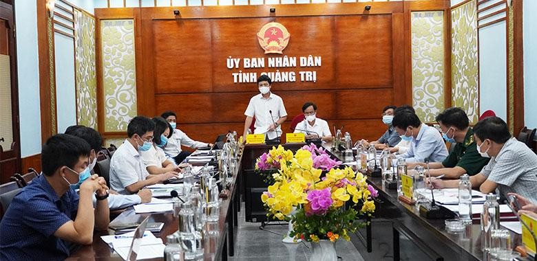 Lãnh đạo UBND tỉnh Quảng Trị và lãnh đạo các sở ngành xem xét các nội dung quy hoạch tại cuộc họp.